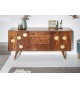Buffet en acacia brun et déco doré