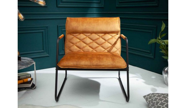 Fauteuil de salon design en velours jaune moutarde