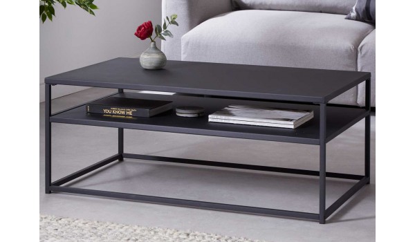 Table basse noire en métal