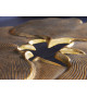 Table basse en métal doré décorative