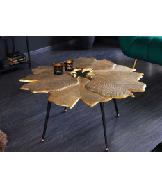 Table basse en métal doré décorative