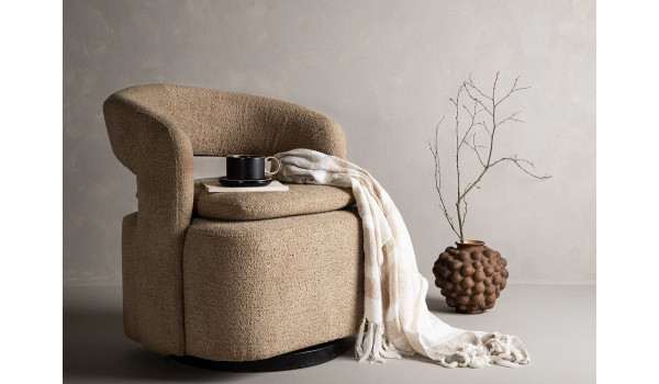 Fauteuil design en tissu bouclé brun clair