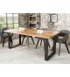 Table à manger en bois et pieds industriel