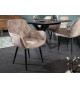 Chaises en velours champagne