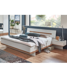 Lit blanc et bois chevets suspendus