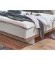 Chambre adulte avec lit chevets et armoire blanc et bois