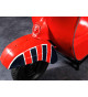 Vespa multicolore et table de bar