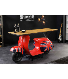 Vespa multicolore et table de bar