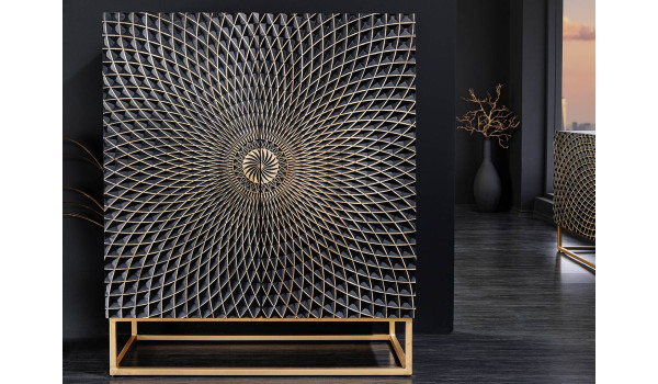Bahut en bois sculpté teinté noir