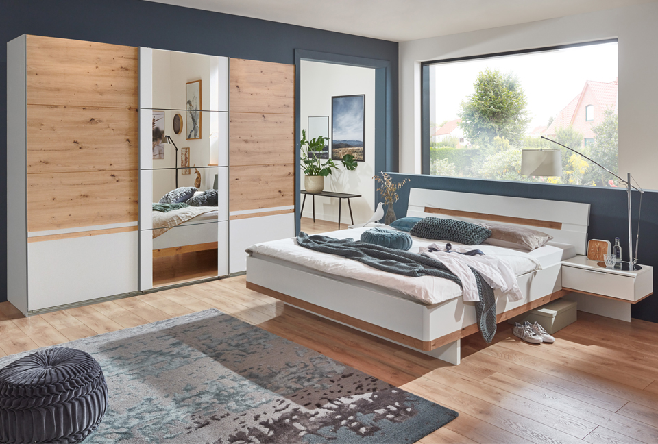 armoire et lit blanc et bois